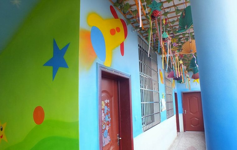 幼儿园墙绘 小火箭